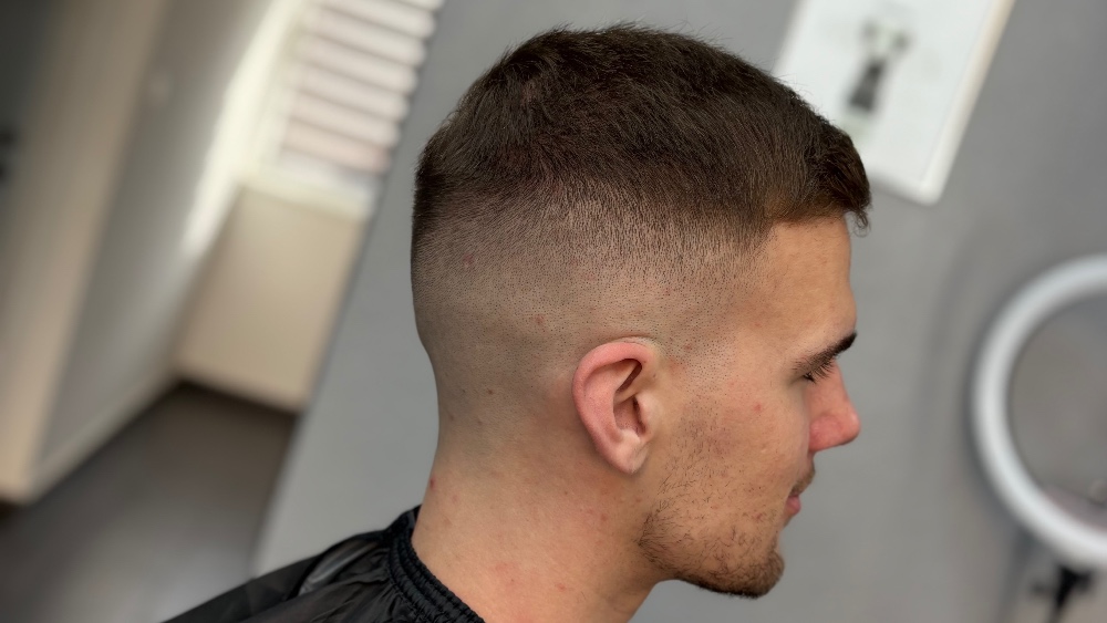 Čist fade šišanje — precizni prijelazi