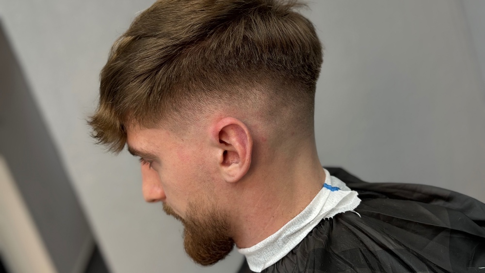 Teksturirani fade s urednom bradom